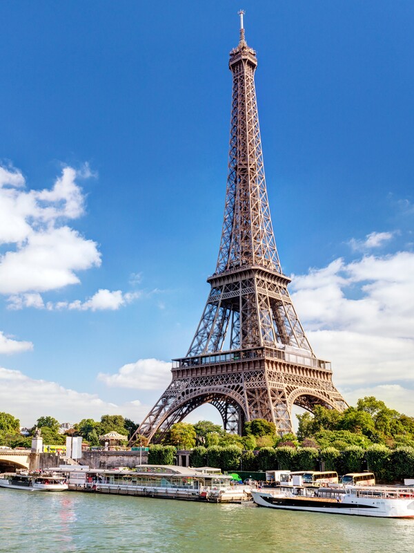 Eiffel Tower in Paris Seine River Cruise Itinerary